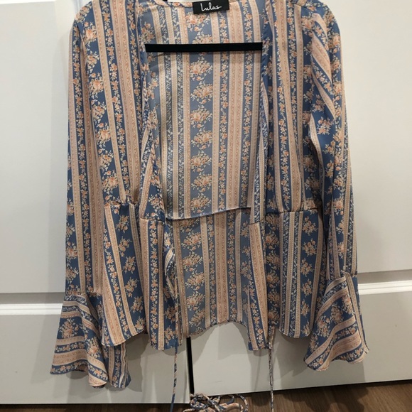 Lulus wrap top - Picture 3 of 7